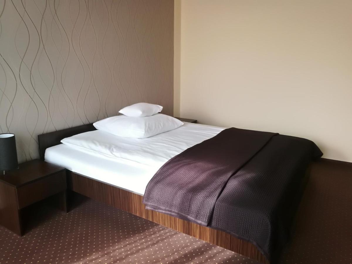 Yuca Hotel Lodz  Ngoại thất bức ảnh