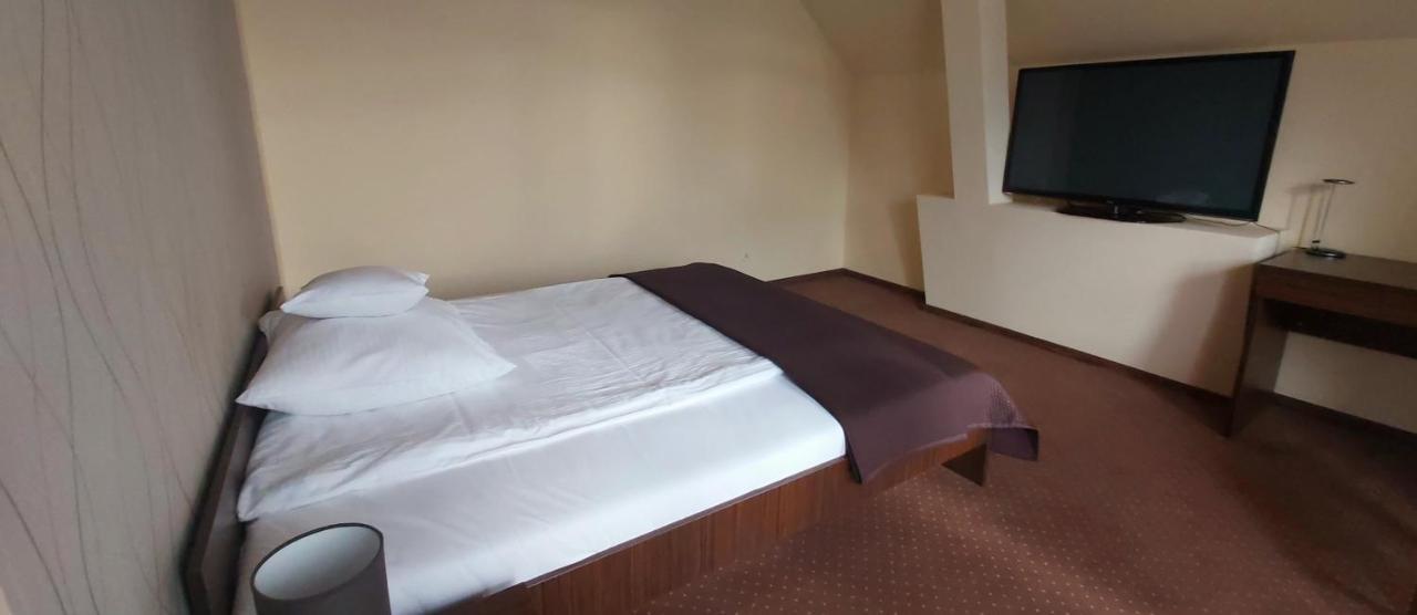 Yuca Hotel Lodz  Ngoại thất bức ảnh